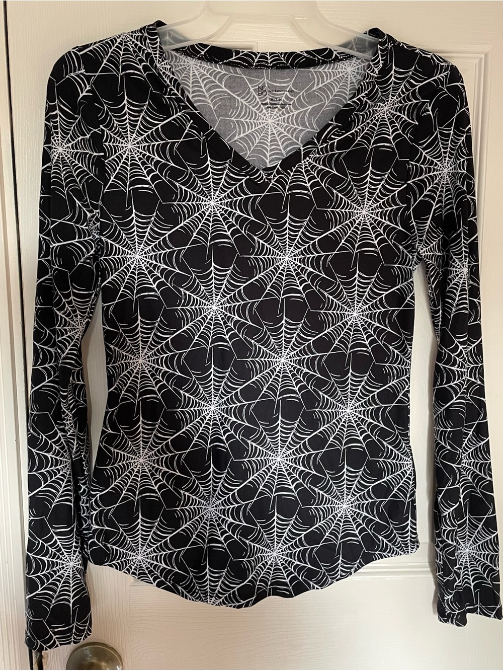 Black Spiderweb V-Neck Long Sleeve Top Juniors Large New Super Soft